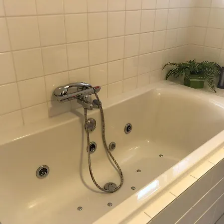 Charming By The With Sauna Bubble Bath And Sunbed 別荘 *